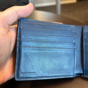 Men’s Burberry Wallet. Slight peel on the top right side.